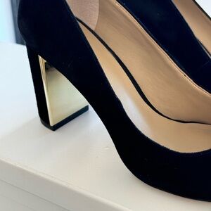 Ann Taylor suede heels with gold trim 💋